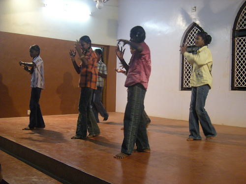 インドの子どもたちの踊り２