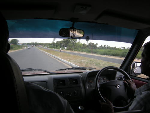 これがインドの高速道路だ！