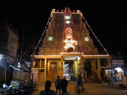 イルミネーション輝くラーマシュワラムのヒンズー寺院