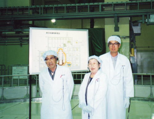 三上晃先生ご夫妻とともに島根原子力発電所を見学