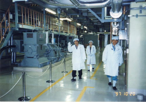 三上晃先生ご夫妻とともに島根原子力発電所を見学