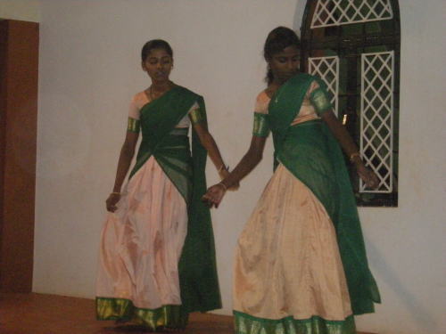インドの子どもたちの踊り７