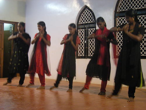 インドの子どもたちの踊り９