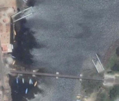 津波で崩壊した橋の衛星写真