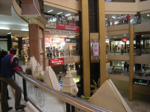 チェンナイ最大のショッピングプラザ