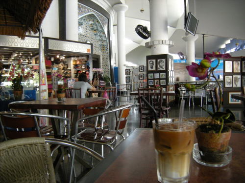 KLタワー下の喫茶店